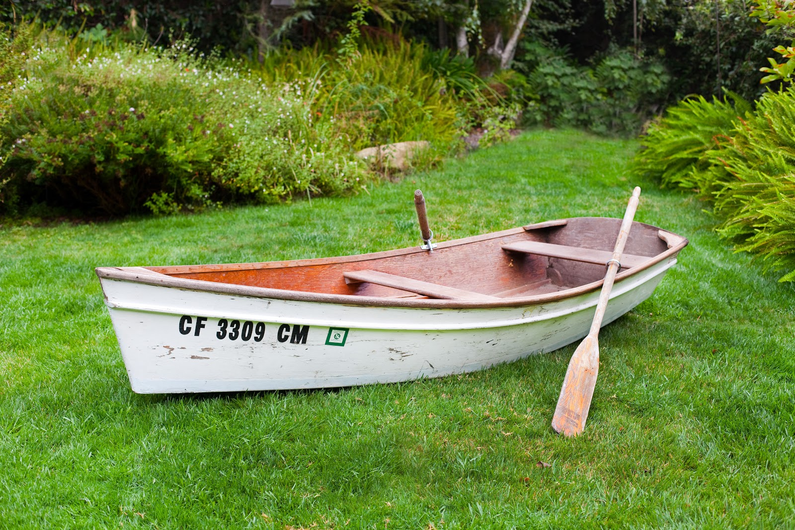 pretty vintage table: row boat