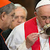 Rất lạ: Một giáo hoàng được giới trí thức thế tục mến chuộng cũng nhiệt tâm với các phép lạ và thánh tích