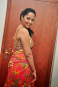 anasuya sizzling saree stills-thumbnail-25