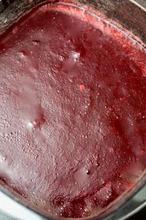 Homemade Jellied Cranberry Sauce: Savory Sweet and Satisfying