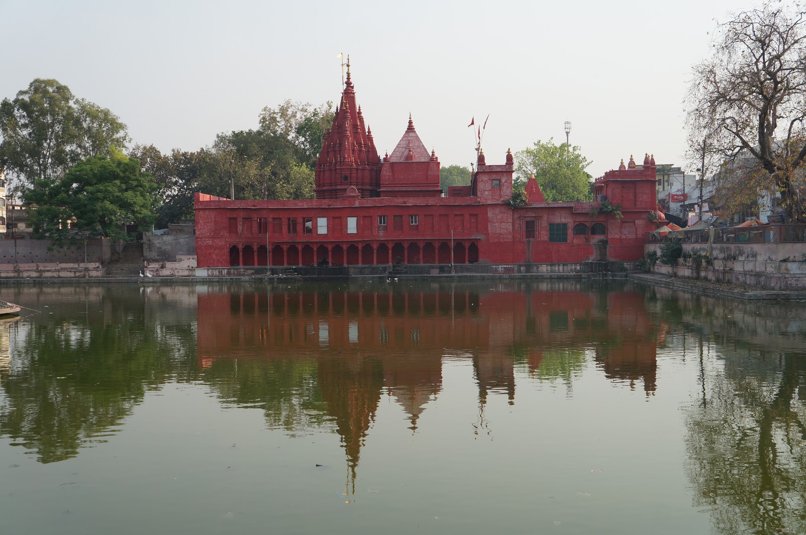 Kuil Merah Dewi Durga di Varanasi Tukang Jalan Jajan