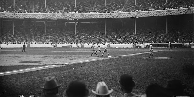 El béisbol es deporte de outs e innings, que se burla del tiempo y el cansancio