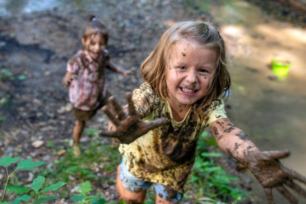 How does playing in mud improve children's immune system?