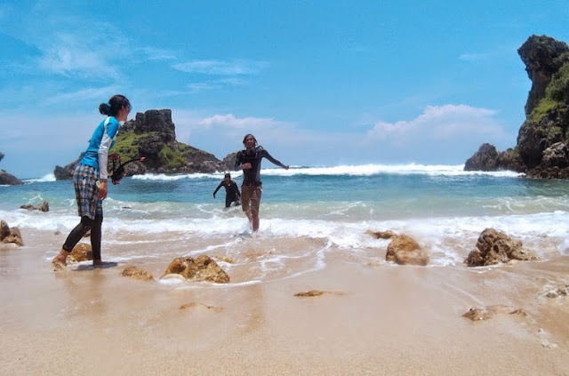 Obyek Wisata Pantai Nglambor Cocok Untuk Snorkling