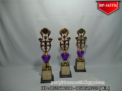 Trophy Figur Tunas Kelapa