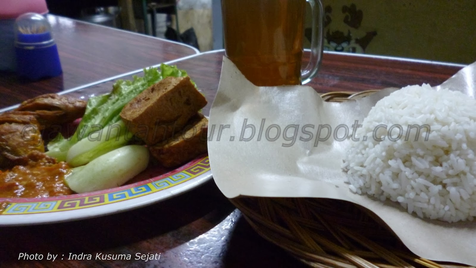 http://ejawantahtour.blogspot.com/2013/12/wisata-kuliner-pecel-ayam-goreng-kaki.html