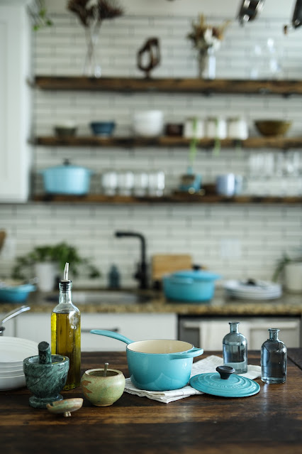 olive oil bottle in kitchen:Photo by Edgar Castrejon on Unsplash