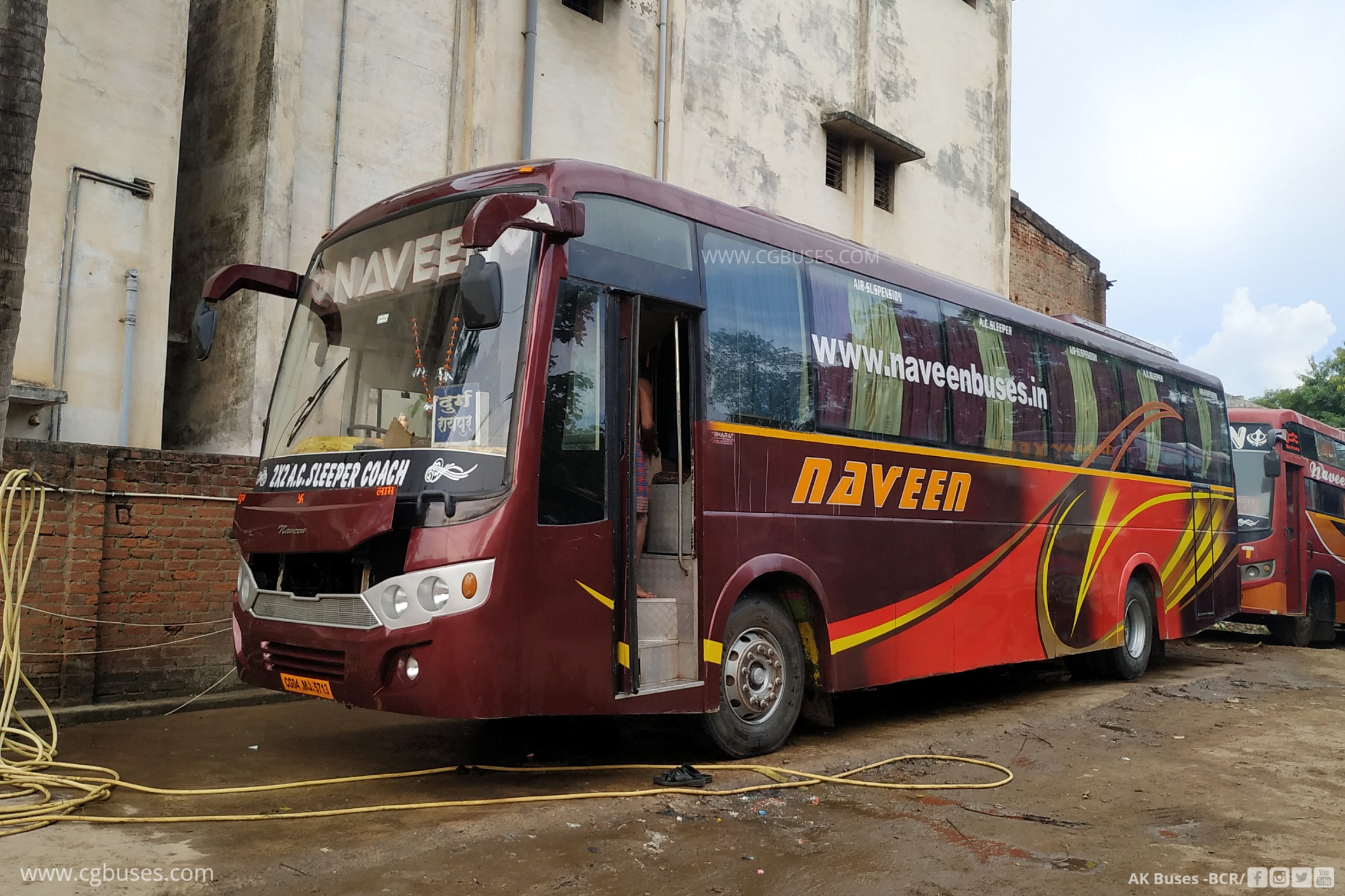 Naveen Travels Luxury Bus