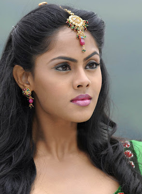 Actress Karthika Nair Photos and Biography