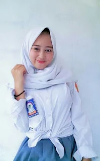 Siswi SMA Cantik Berjilbab