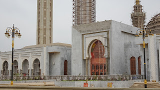 Mosquée Massalikoul Jinan is in the middle of Dakar Peninsula