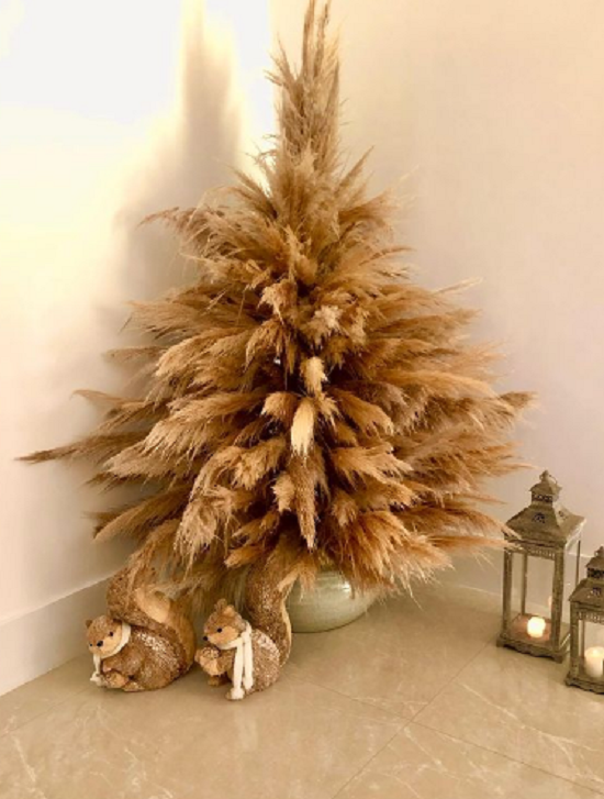 Modern fashion for Christmas trees .. Dried Christmas trees in 2021 fashion