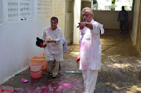 Gulzaar Celeting Holi at his Home 13 03 2017 010.JPG