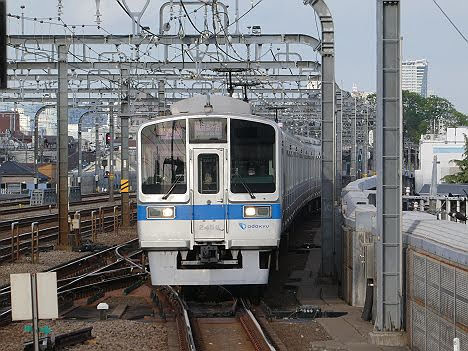 【運転打ち切りで勃発！】2000形の各駅停車 新百合ヶ丘行き