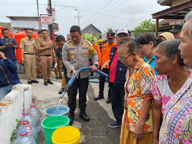 Polres Blitar Kota Bersama Forkopimda Kembali Droping Air Bersih Untuk Warga