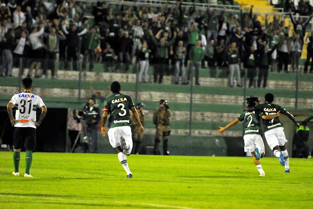 De virada, Chapecoense vence Coritiba na estreia do Brasileirão