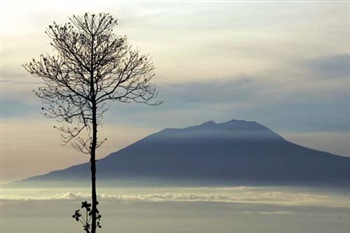 Sejarah Di Nusantara Tentang Gunung Lawu Perbatasan Jawa