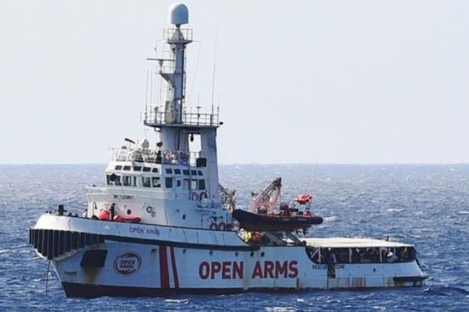  Λέσβος: κάτοικοι πετροβόλησαν πλοίο ΜΚΟ που πήγε να δέσει σε λιμάνι