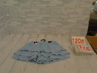 中古品　子供服　１２０ｃｍ　ライトブルー　３段フリルスカート　１１０円