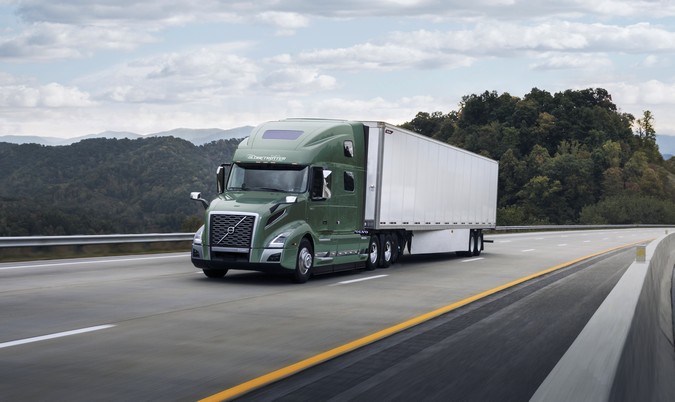 Volvo Trucks apresenta nova tecnologia que otimiza consumo e desempenho de caminhões na América do Norte