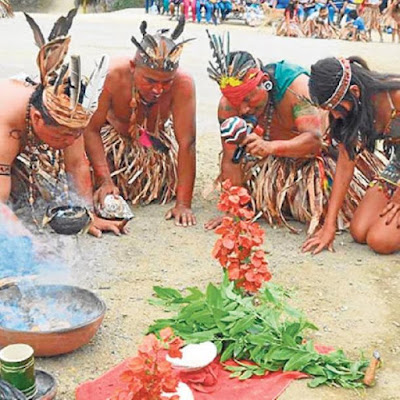 Salango, il luogo della scoperta dei caschi del cranio utilizzati nelle sepolture infantili celebra molti rituali come il Festival de la Balsa Manteña.