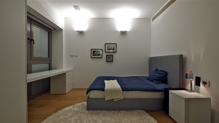 Smaller bedroom in Triplex penthouse apartment by Pitsou Kedem