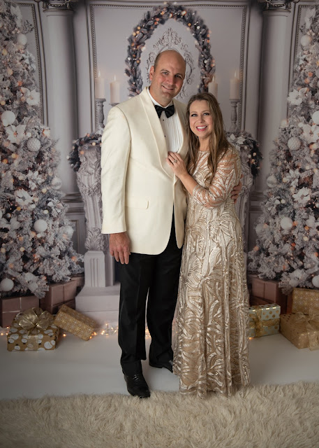 2023 Christmas Mini sessions formal white set DeKalb Sycamore Rockford Geneva