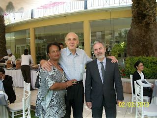 Nuestro Ilustre Embajador Djalma Mariano Oliveira, Presidente de la comision de Derechos Humanos de la gran Logia Regular de AA.'. LL.'. Y AA.'. Masones de la Republica del Peú, y su señora Esposa en fraternal almuerzo con el Ministro de Relaciones exteriores del Brasil, Embajador Antonio de Aguiar Patriota, en el Gran Hotel Cochabamba Bolivia.