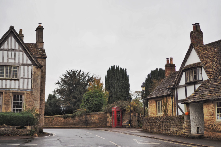 Village de Lacock dans les Cotswolds en Angleterre