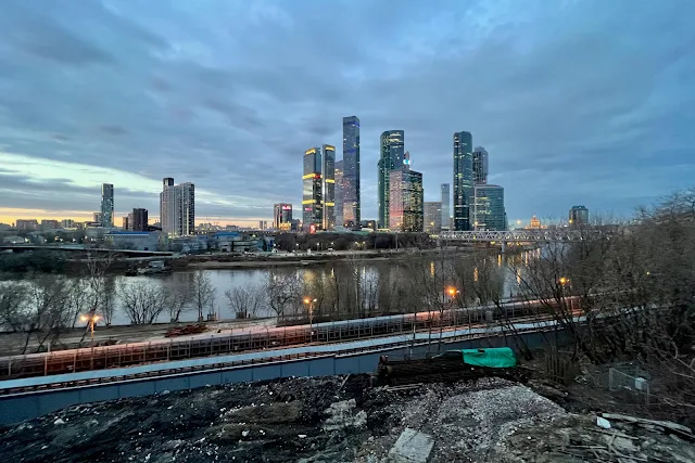 улица Кульнева, Москва-река, Москва-Сити, пути Московского метрополитена, строящаяся набережная (Проектируемый проезд № 1033)