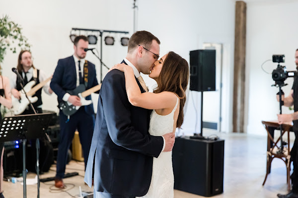 Fleetwood Farm Winery Wedding photographed by Heather Ryan Photography