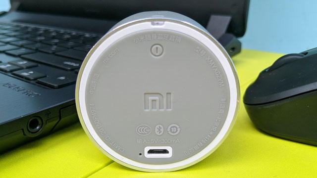 Xiaomi Mi Portable Bluetooth Speaker Tampak Bawah