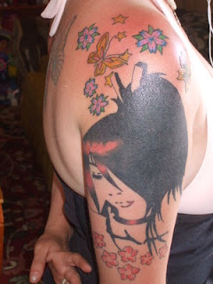 Amazing Female Shoulder Tattoo With Japanese geisha Tattoo Design Picture 7