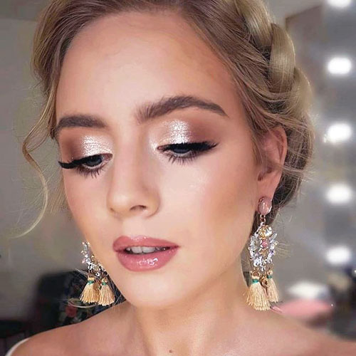 Maquillaje dorado para boda de día