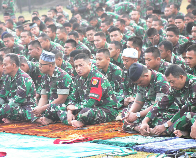 Satgasrat Brigif PR 17 Kostrad Shalat Idul Adha 1440 H di Puslatpur Martapura