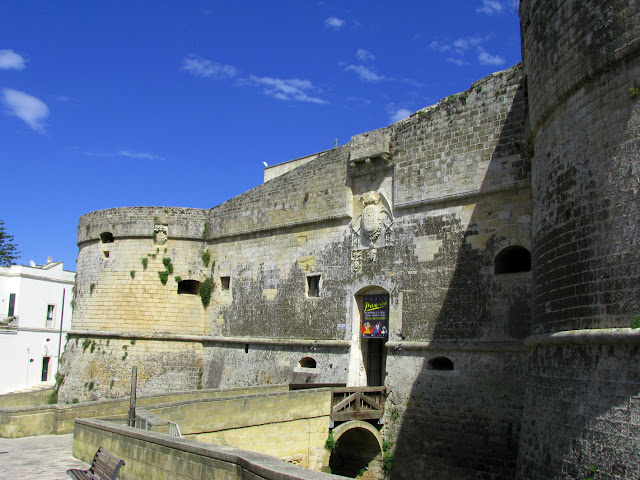 Entrata castello Aragonese Otranto - Going for a Walk