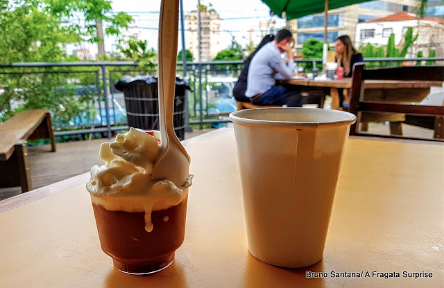 Sobremesa e café do Mocotó Café, Mercado de Pinheiros, São Paulo