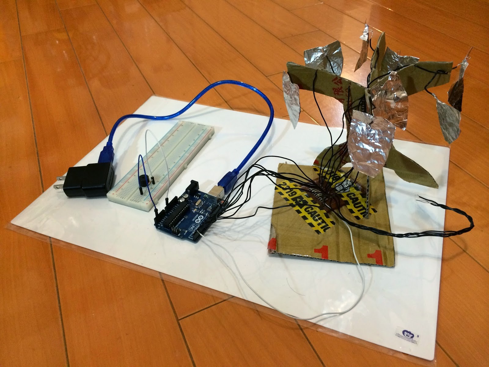 大兵萊恩一路直前 Arduino作品集 1 電容感應音樂樹 Capacitive Sensor