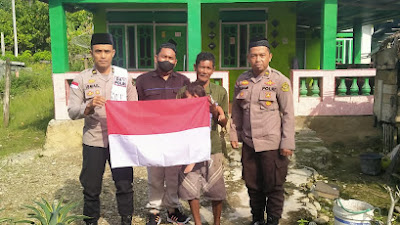  Satgas Madago Raya gelorakan cinta NKRI dengan bagikan bendera merah putih