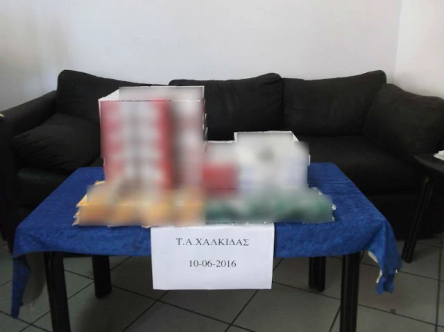 Χαλκίδα: Χειροπέδες σε 55χρονη ιδιοκτήκτρια περιπτέρου - Έκρυβε στο σπίτι της λαθραία τσιγάρα και καπνό (ΦΩΤΟ) Χαλκίδα: Χειροπέδες σε 55χρονη ιδιοκτήκτρια περιπτέρου - Έκρυβε στο σπίτι της λαθραία τσιγάρα και καπνό (ΦΩΤΟ)