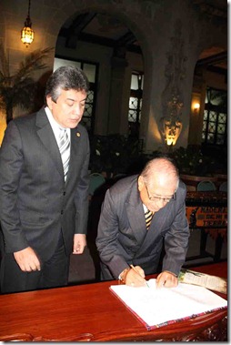 firma jaime cordova el libro de la paz