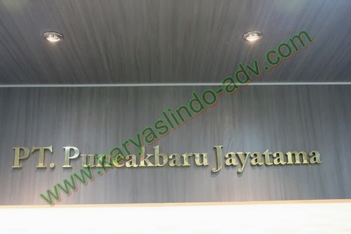 huruf timbul kuningan