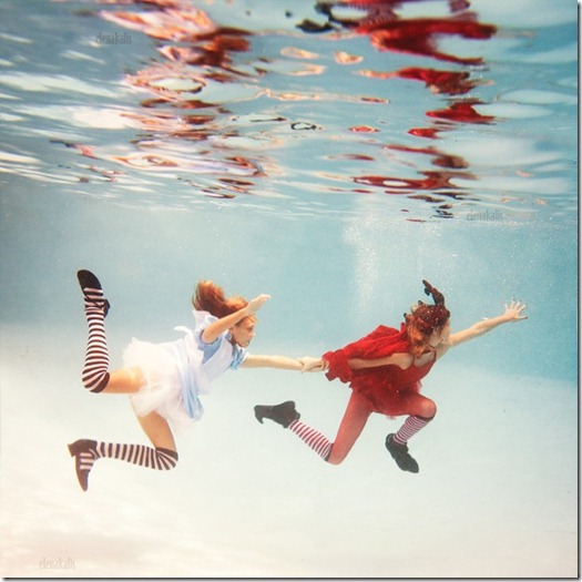 885C9C59d01..Alice in Waterland Elena Kalis fotos dentro d agua (2)