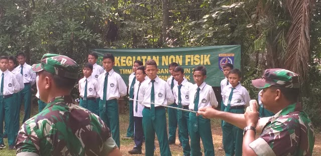 Satgas TMMD Imbangan Latih Siswa SMP Tata Upacara Sekolah