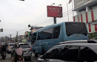 Kemacetan di Jalan Dewi Sartika Depok