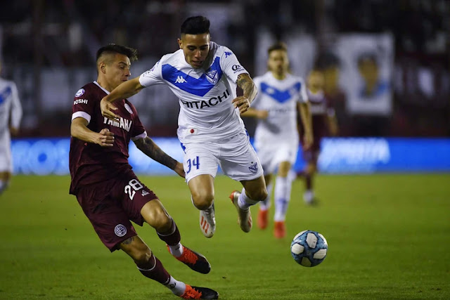 Lanús derrotó a un Vélez que no levanta cabeza y sumó un triunfo clave para los promedios