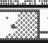 Captura que muestra a Mario en una sala llena de monedas que debe obtener a toda prisa desde su "avión"