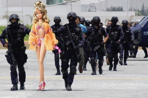 Barbie detenida