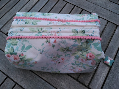 costura, couture, sewing, boxy bag, retreat bag, cosmetique pochette, bolsa aseo, bolsa maquillaje, tela vintage, little french house