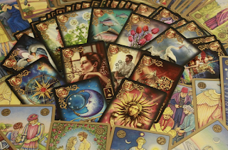 Definición General del Tarot, Composición de las Cartas del Tarot, Arcanos Mayores del Tarot, Arcanos Menores del Tarot, Orígenes del Tarot, Uso adivinatorio de las cartas del Tarot, El Tarot en la actualidad, El Tarot y la Adivinación,  El Tarot y la Psicología, El tarot como un instrumento mnemotécnico, Elementos de un Tarot genérico - http://astrofuturoonline.blogspot.com/2010/03/tarot.html